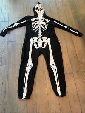Tipsy Elves Black and White Skeleton Hooded Men’s Costume